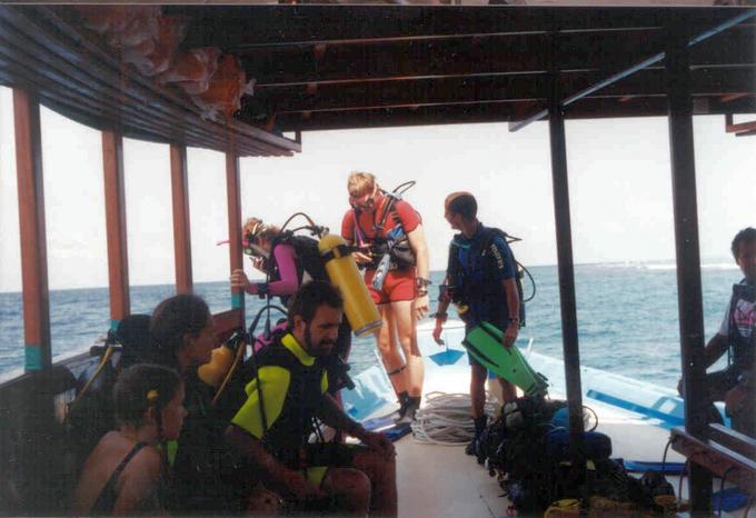 Tauchboot (Doni) von Embudu Diverland