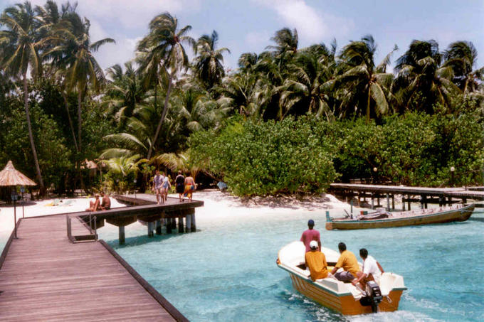 Hauptanlegesteg von Embudu